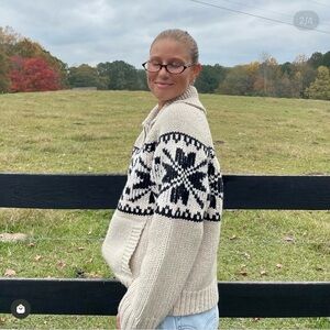 THE GREAT. The Woodshed Beige and Black Nordic Cardigan